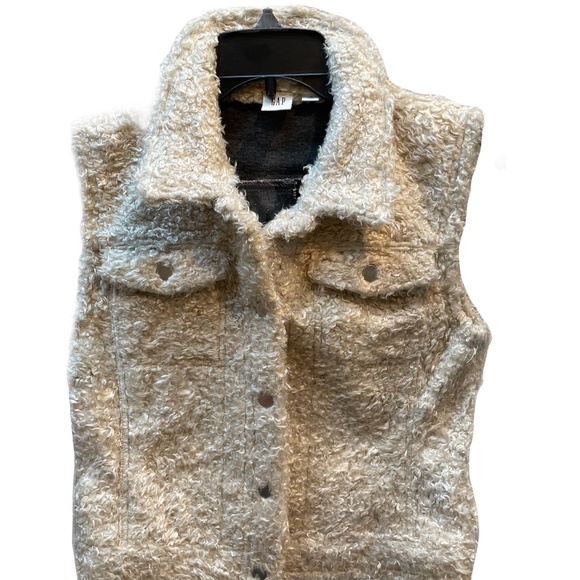 Gap Jackets & Blazers - ❤️  GAP CREAM WOOL SHERPA VEST SIZE XS